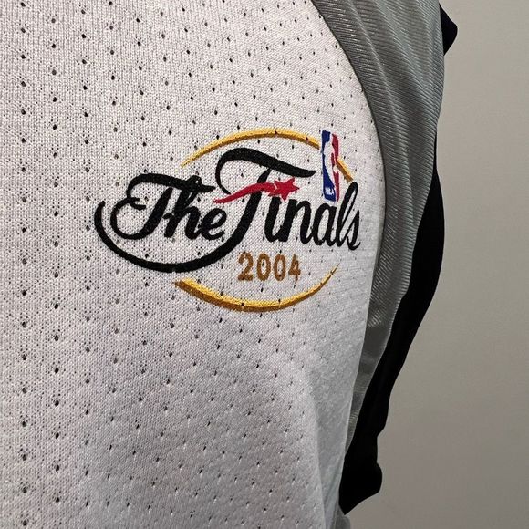 The FINALS 2004 BEN WALLACE Detroit Pistons NBA Majestic Jersey - Picture 6 of 9